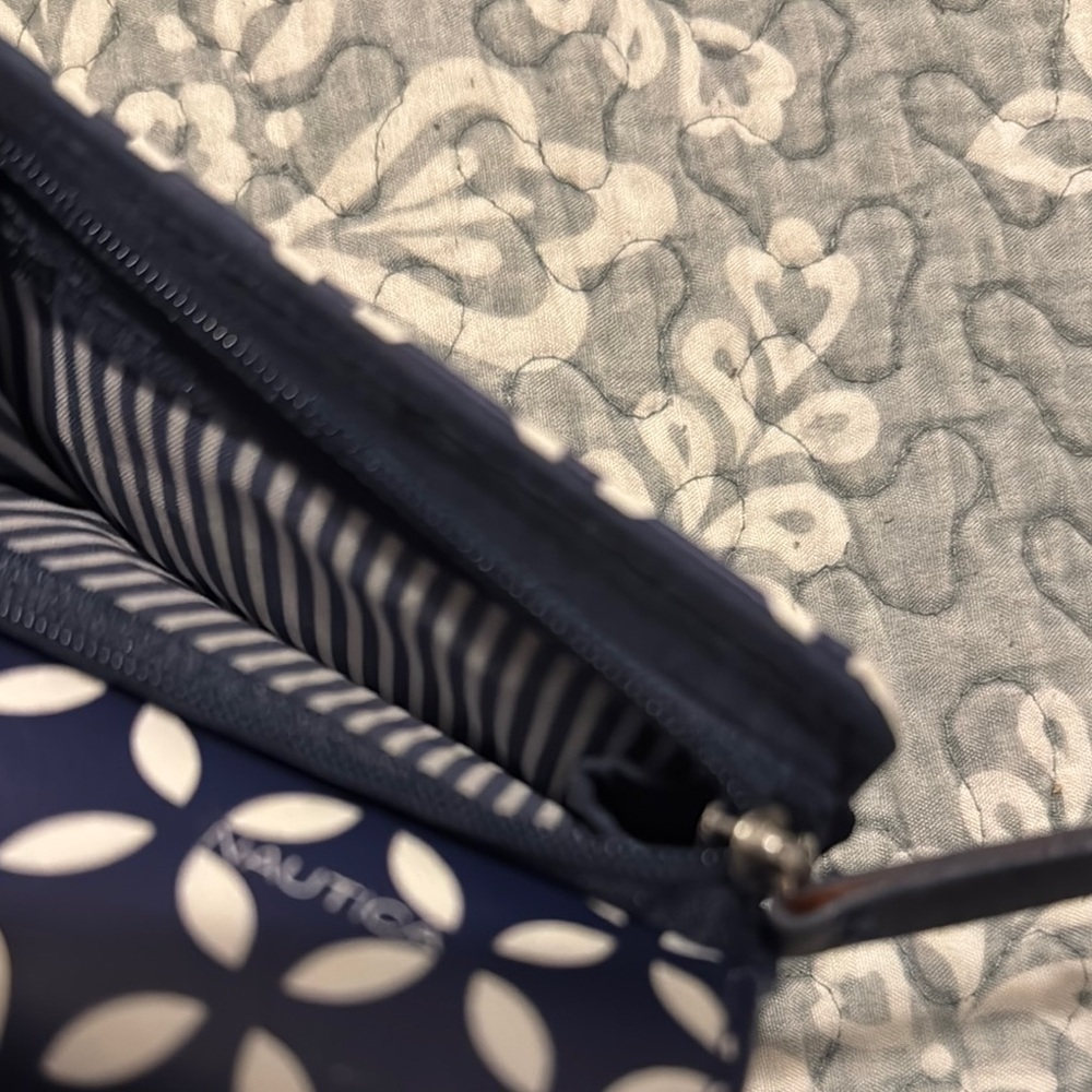 Nautica Blue and White Geometric Wallet - Picture 4 of 6